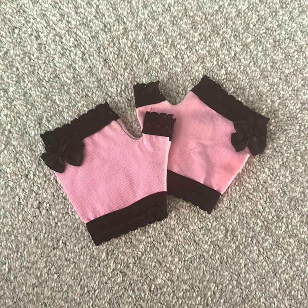 Fingerless gloves- perfect for Halloween